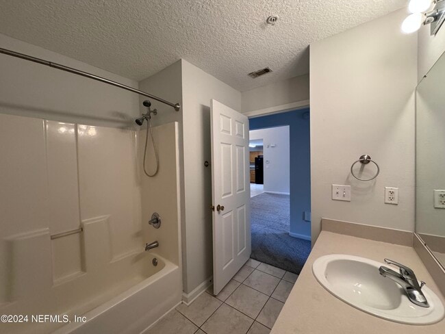 Building Photo - 6985 Ortega Woods Dr