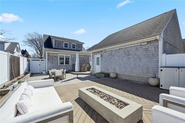 Building Photo - 67 Caswell St