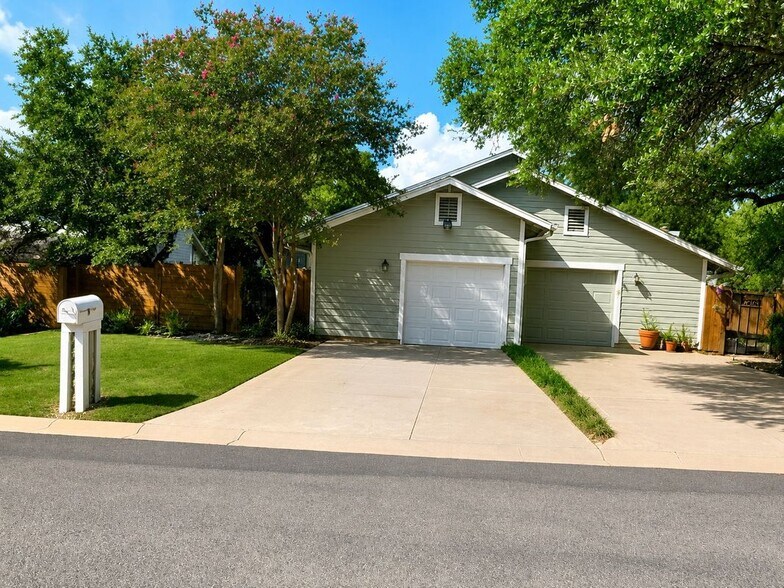 Building Photo - 3215 W William Cannon Dr