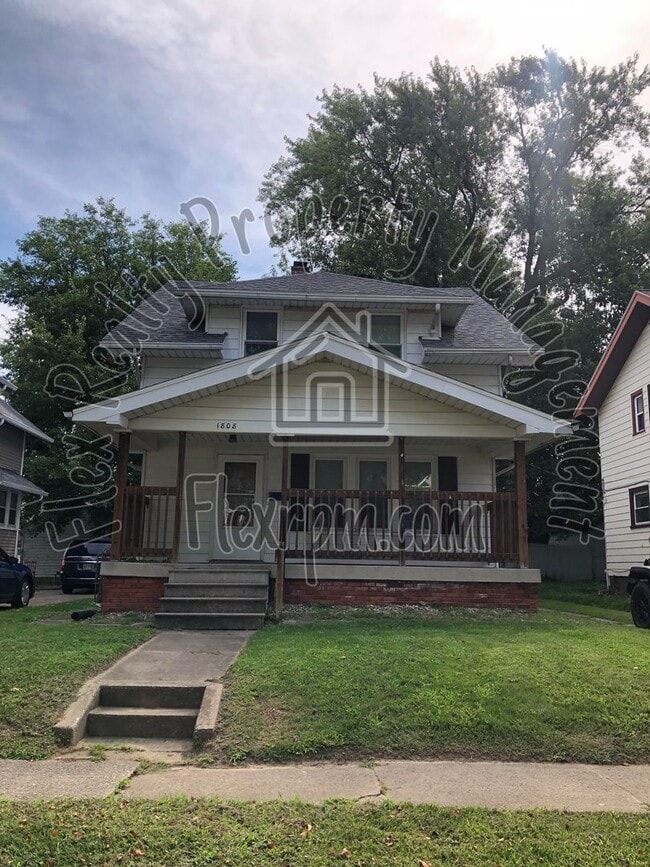 Building Photo - New on The Market....located minutes from ...