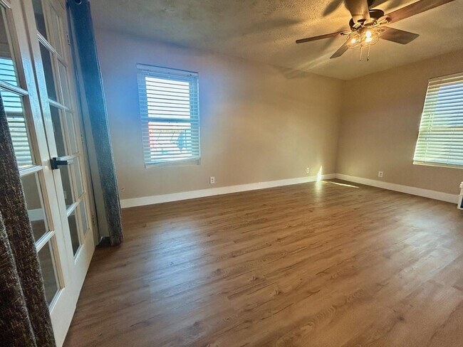 Building Photo - 2012 E Tonopah Dr