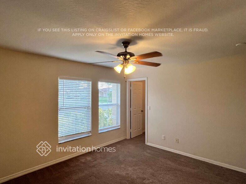 Building Photo - 391 SW Millard Dr