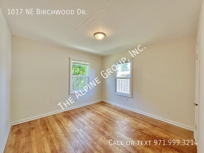 Building Photo - 1017 NE Birchwood Dr