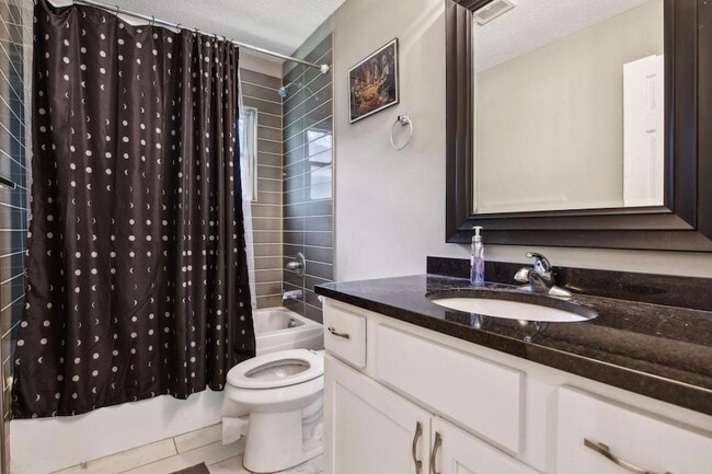 Building Photo - 3023 Dupont Ave S