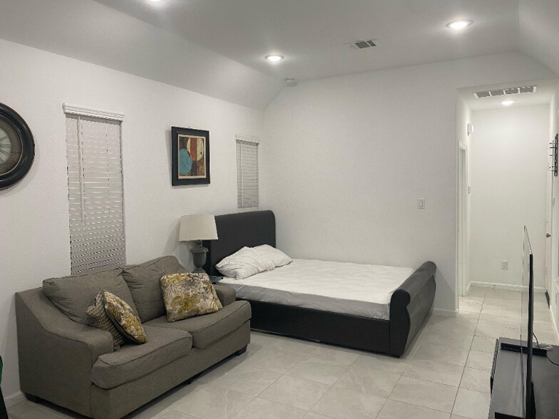 Building Photo - 3620 Paloma Fls Ln