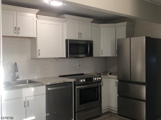 Building Photo - 29 Manito Ave