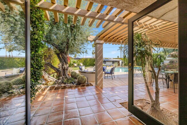 Building Photo - 46310 Shadow Mountain Dr