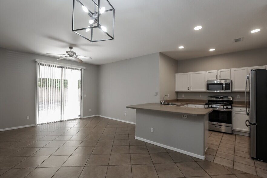 Building Photo - 11217 W Berkeley Rd