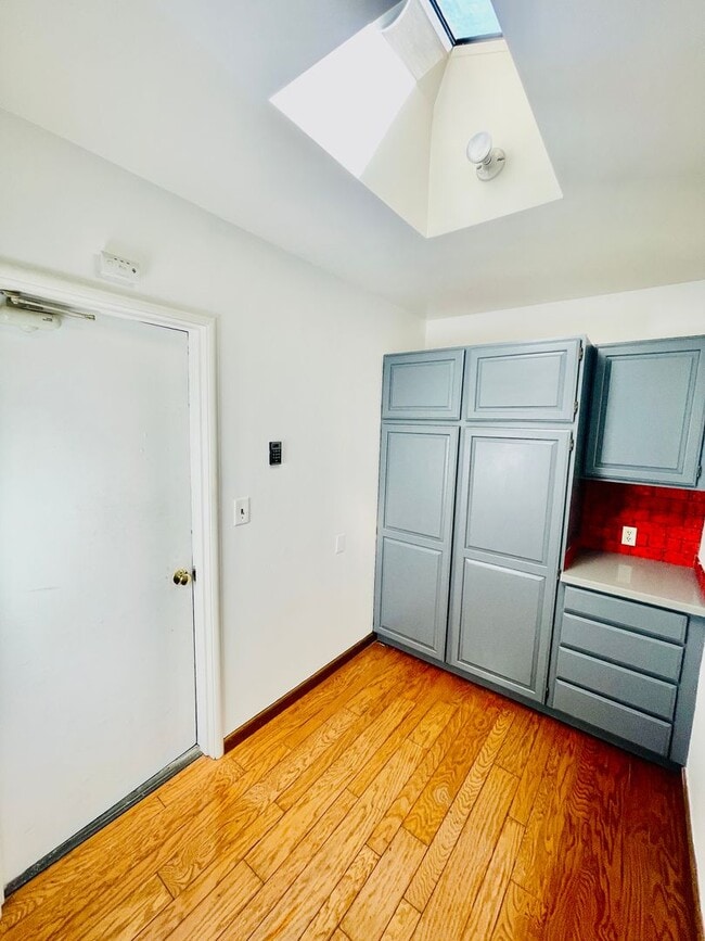 Building Photo - 24 Coronado Ave