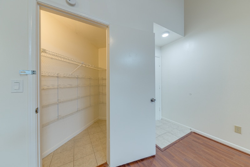 Building Photo - 4004 Atrium Dr