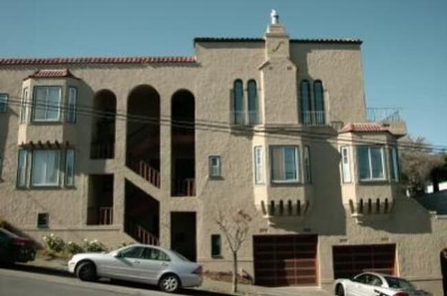 Building Photo - 1695 12th Ave