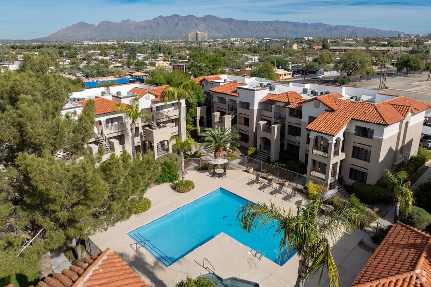 Primary Photo - Lantana Apartments