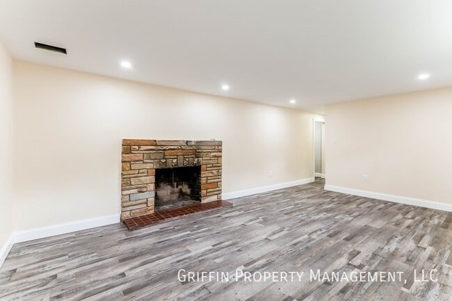 Building Photo - 3505 Everest Dr