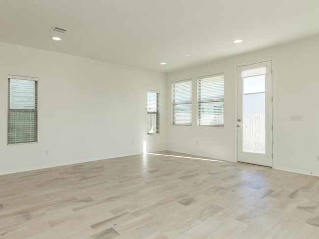 Building Photo - 9111 Silica Dr