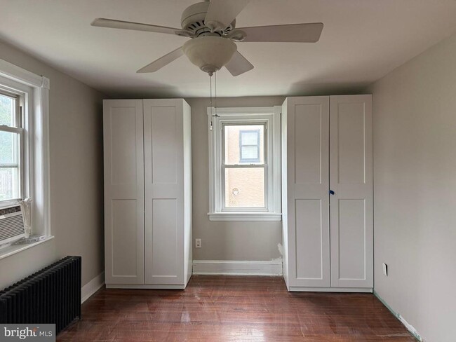 Building Photo - 134 W 8th Ave