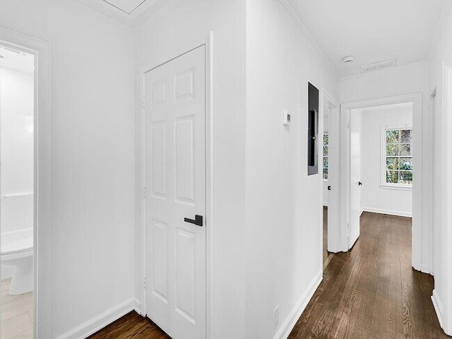 Building Photo - 1253 Dunwoody Ln NE