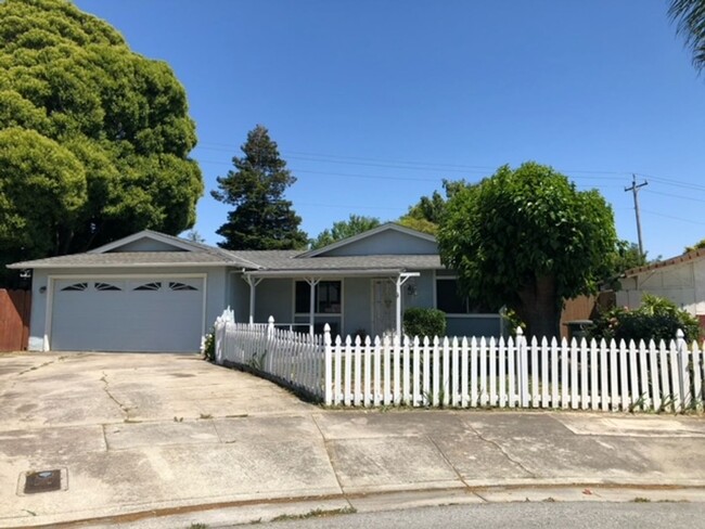 Primary Photo - 3 Bedroom Home in Hollister