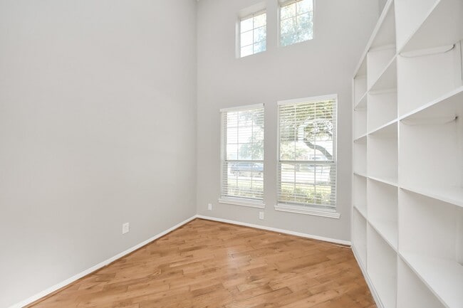 Building Photo - 13111 Porter Meadow Ln