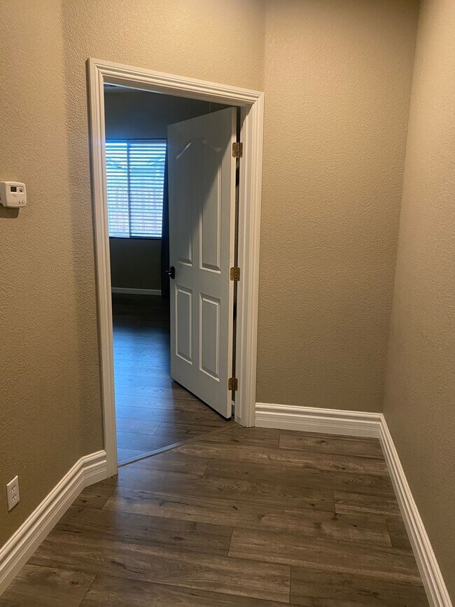 Building Photo - *Wait list full- Currently not accepting applications* 3 Bedroom 2 bathroom with a bonus room in ...