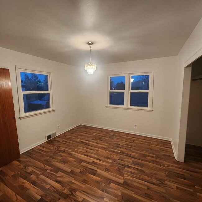 Building Photo - Eastside 4 BD w/garage