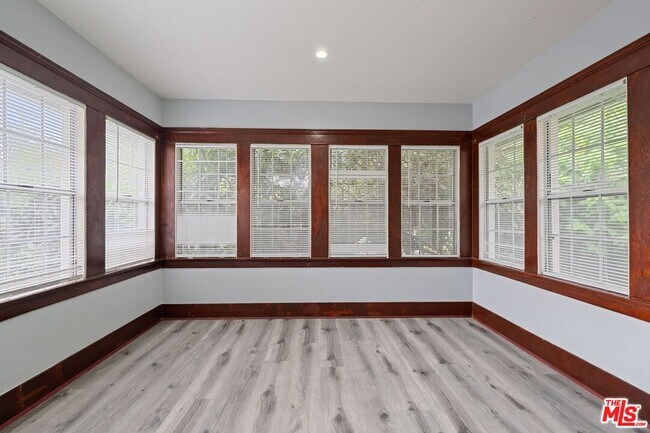 Building Photo - 1750 W 49th St