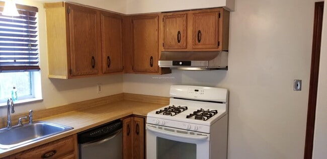 Building Photo - 3 bedroom house for rent in Blawnox