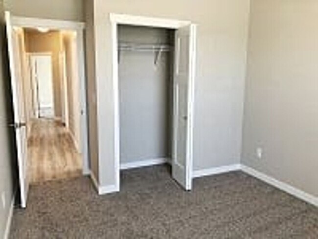Building Photo - Newer Home, Great Price, Better Location!
