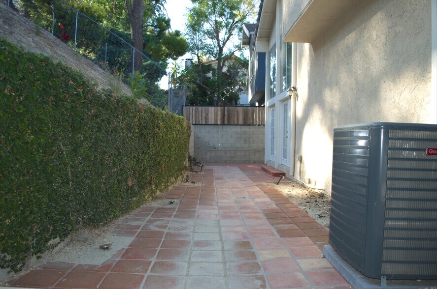 Building Photo - 22234 Miston Dr