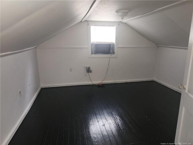 Building Photo - 227 Pinecrest Dr