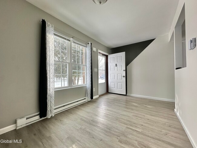 Building Photo - 31 Suncrest Dr