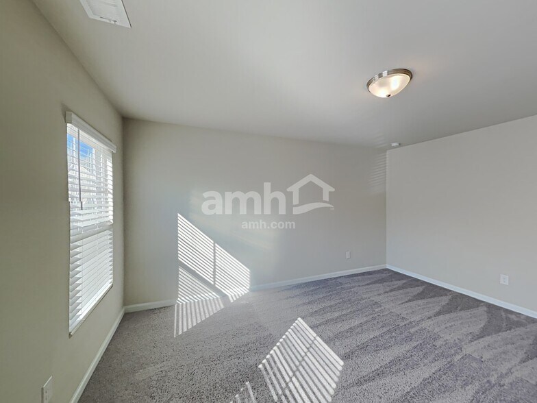Building Photo - 214 Omega Ct