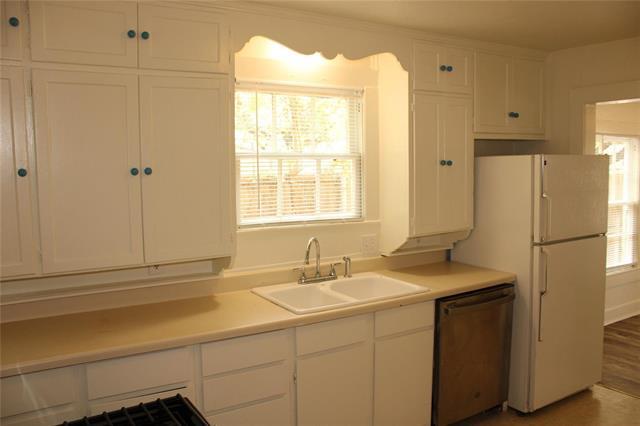 Building Photo - 115 1st St