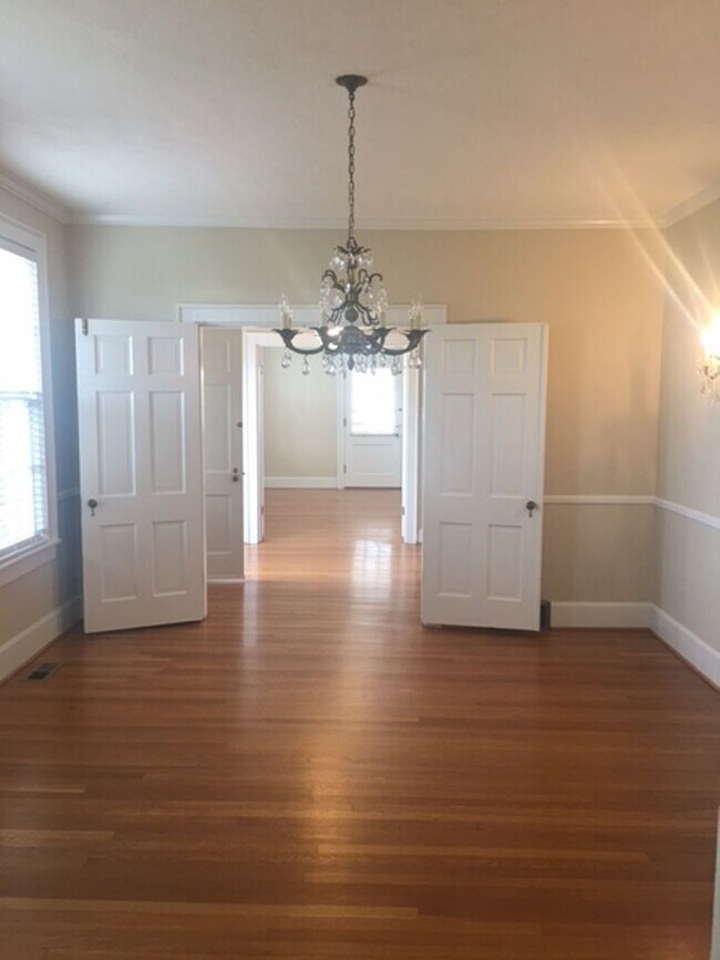 Building Photo - Kentucky mansion overlooking horse farm with stunning views    260308