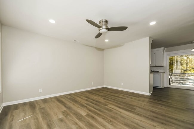 Building Photo - 3 bed / 2 bath ~ West Ashley Area, Move-in...