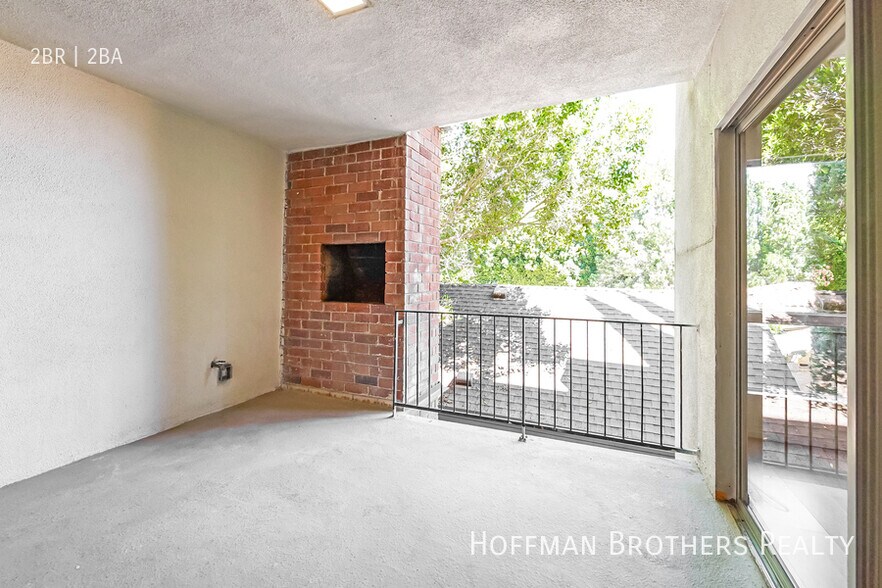 Building Photo - 4807 Woodley Ave