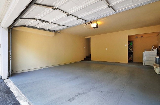 Building Photo - 735 Patterson Ave