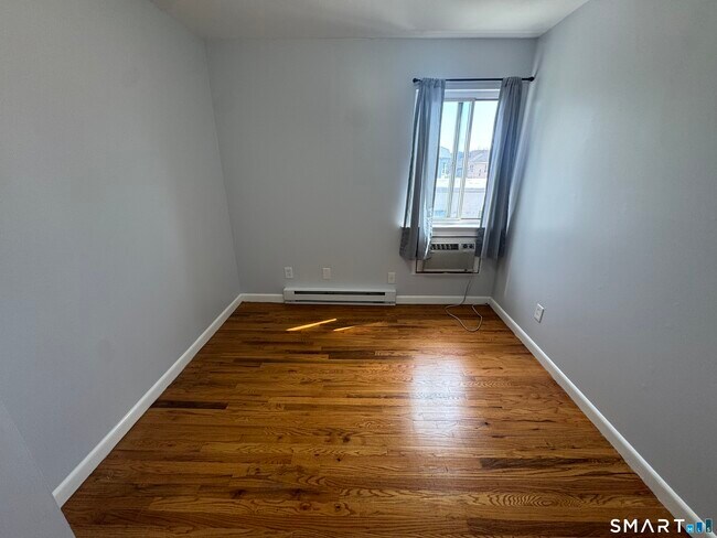 Building Photo - 4 Glenwood Ave