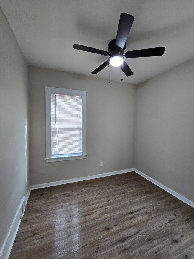 Building Photo - Fully Renovated 3-Bedroom Home – Move-In R...