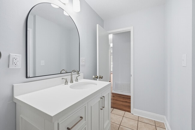 Building Photo - 120 Dyer St