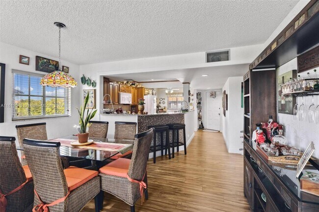 Building Photo - 900 SW 125th Way