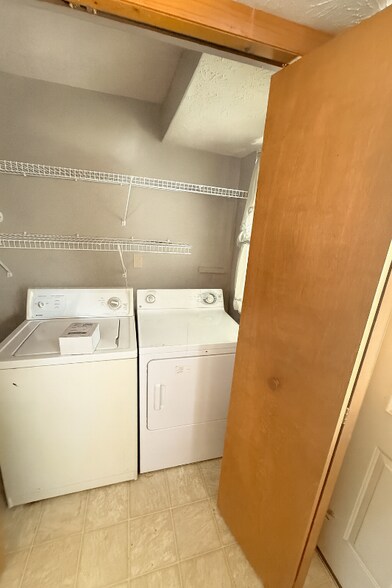 Building Photo - 25771 Briardale Ave