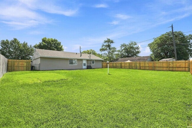 Building Photo - 7123 Strawberry Dr