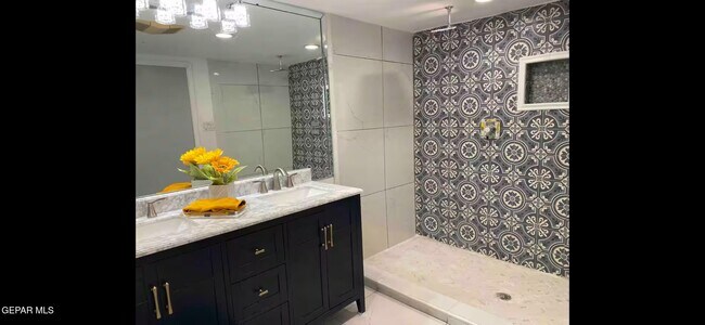 Building Photo - 350 Thunderbird Dr