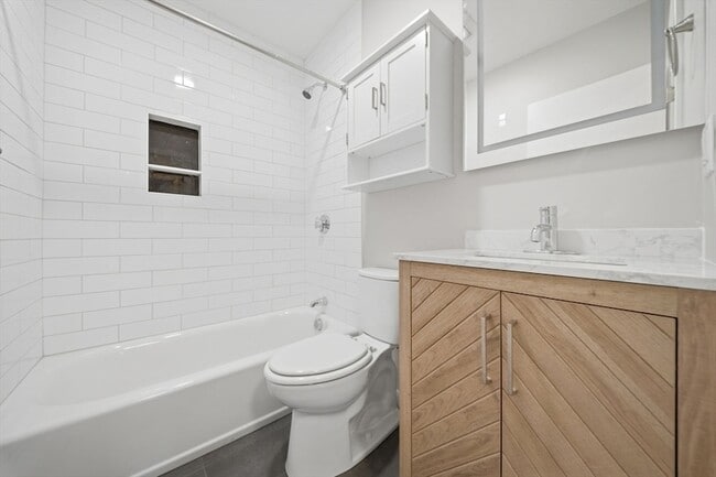 Building Photo - 11 Schubert St