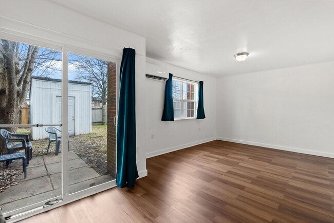 Building Photo - Now Available in Norfolk – Move-In Ready Townhouse!