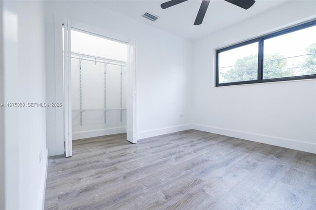 Building Photo - 3401 SW 17th St