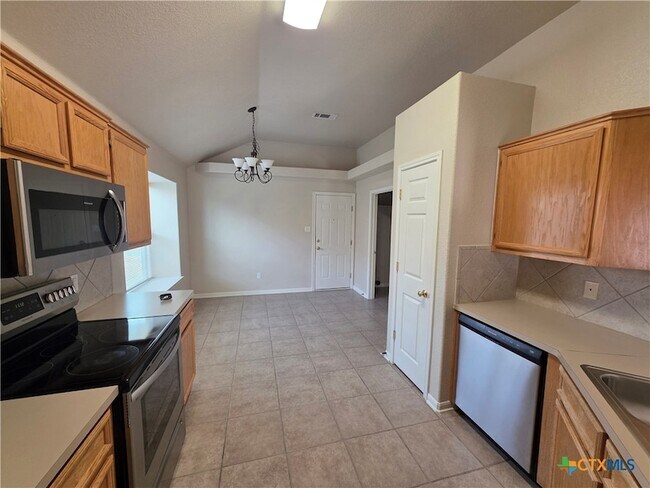Building Photo - 322 Cedar Ridge Dr