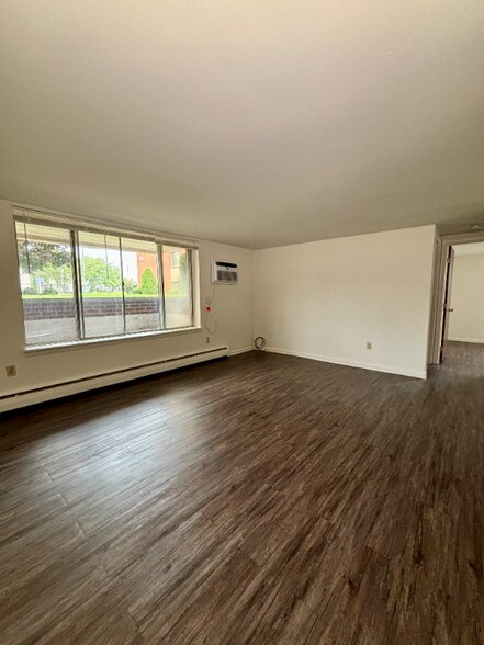 Building Photo - 2715 Eggert Rd