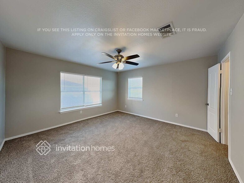 Building Photo - 1919 Carriage Club Dr