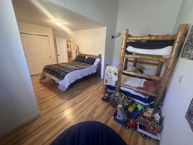 Building Photo - 469-922 Eternal Spring Way